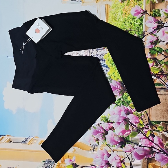 Boom Booty Black Textured Leggings Low Waisted Medium New - Picture 2 of 7